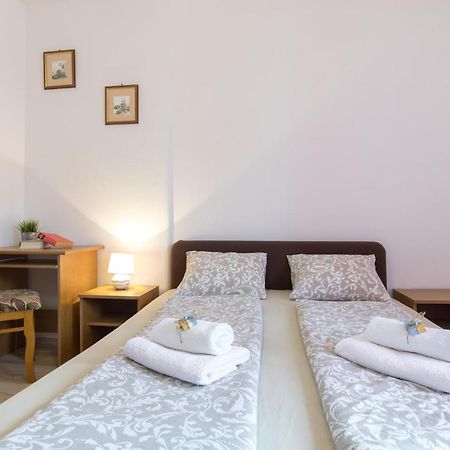 Pape Punat Hotell Exteriör bild