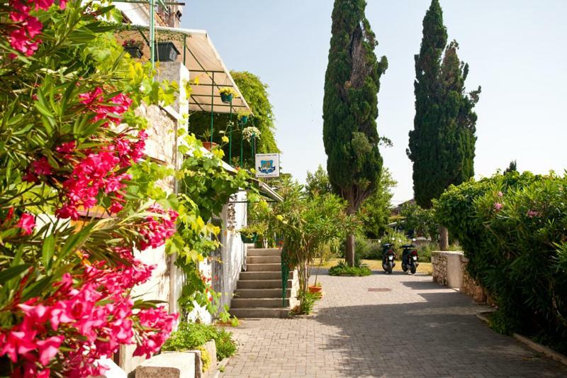 Pape Punat Hotell Exteriör bild